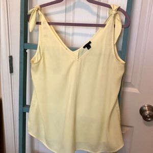 Liz Claiborne Sleeveless V Neck Tee Tie Shoulders